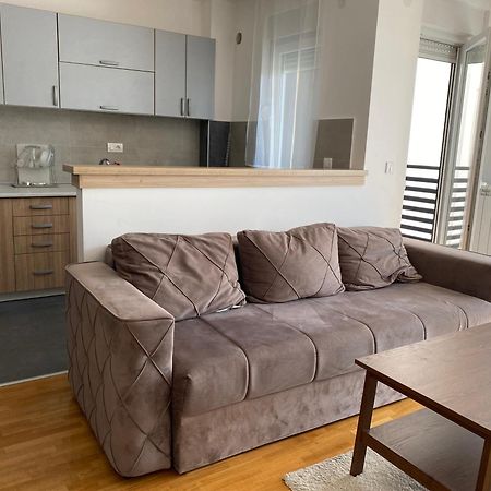 Cool Apartments With Free Parking Cacak Exterior photo